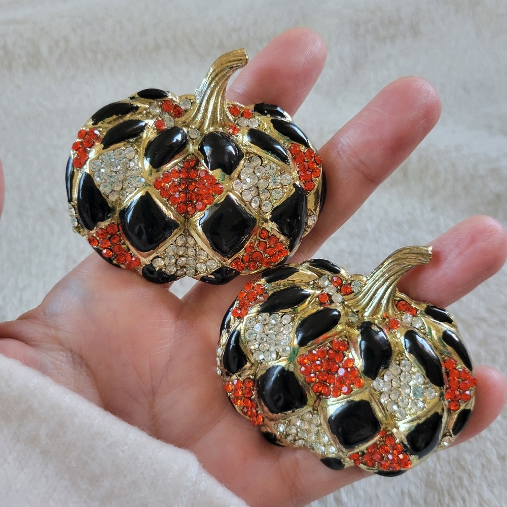 Tahari | Gold Tone Harlequin Rhinestone Pumpkin Napkin Holders (2 pc) - Picture 6 of 10